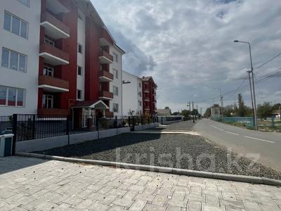 3-комнатная квартира · 102 м² · 1/4 этаж, Жанша Досмухамедова 16Б — сзади школы за 31.5 млн 〒 в Атырау
