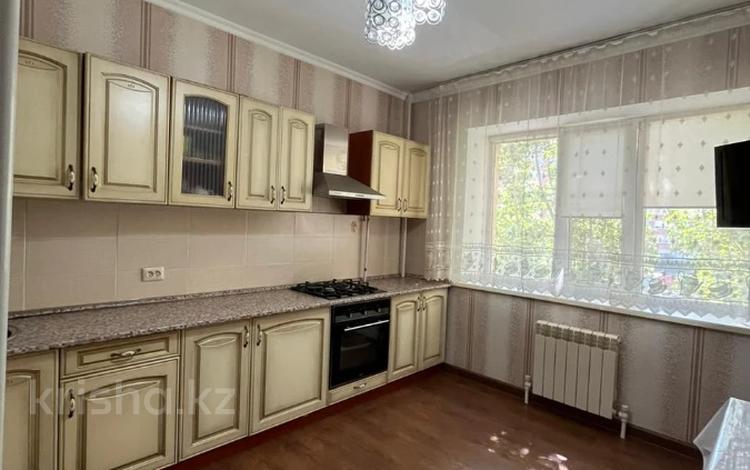 2-комнатная квартира, 68 м², 3/5 этаж, мкр. Алтын орда, пр-т Алии Молдагулова за 24.5 млн 〒 в Актобе, мкр. Алтын орда — фото 2