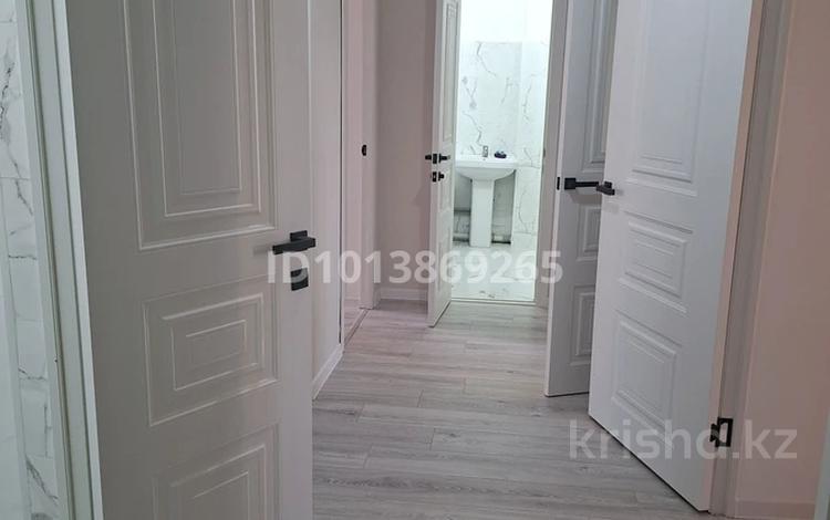 3-комнатная квартира · 80 м² · 2/5 этаж, мкр Акжайык 25 — Напротив больницы Асар за 140 000 ₸ в Шымкенте, Абайский р-н — фото 2