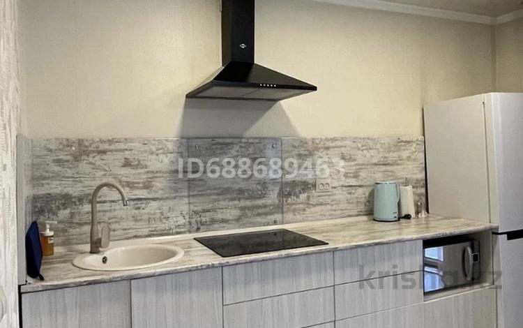 1-бөлмелі пәтер · 40 м² · 12/22 қабат, Бектурова — Расположен по улице Туран, напротив детского реабилитационного центра, рядом супермаркет Анвар,Ханшатыр, бағасы: 17 000 ₸ в Астане, Есильский р-н — фото 2