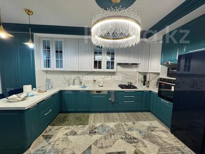 4-комнатная квартира · 148 м² · 3/4 этаж, Мухита Калимова за 650 000 〒 в Атырау