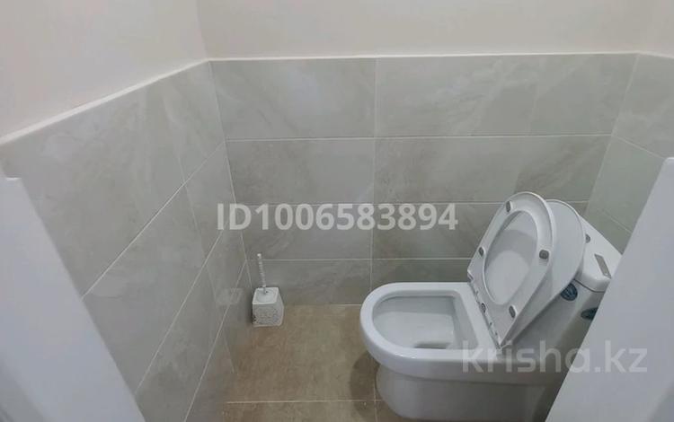 2-комнатная квартира · 68.8 м² · 1/5 этаж, мкр Нурсая 36 за 200 000 〒 в Атырау — фото 2