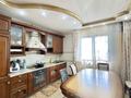 3-бөлмелі пәтер · 107.4 м² · 3/5 қабат, Кабанбай Батыра 65 — просп. Достык, бағасы: 110 млн ₸ в Алматы, Медеуский р-н
