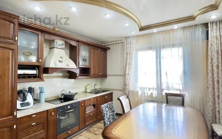 3-бөлмелі пәтер · 107.4 м² · 3/5 қабат, Кабанбай Батыра 65 — просп. Достык, бағасы: 110 млн ₸ в Алматы, Медеуский р-н — фото 2