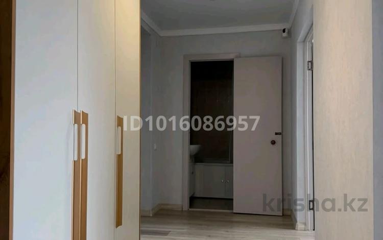 2-комнатная квартира · 65.5 м² · 4/5 этаж, Строителей — Дом находиться в 4 м микрорайоне за 17 млн ₸ в Аксу — фото 2