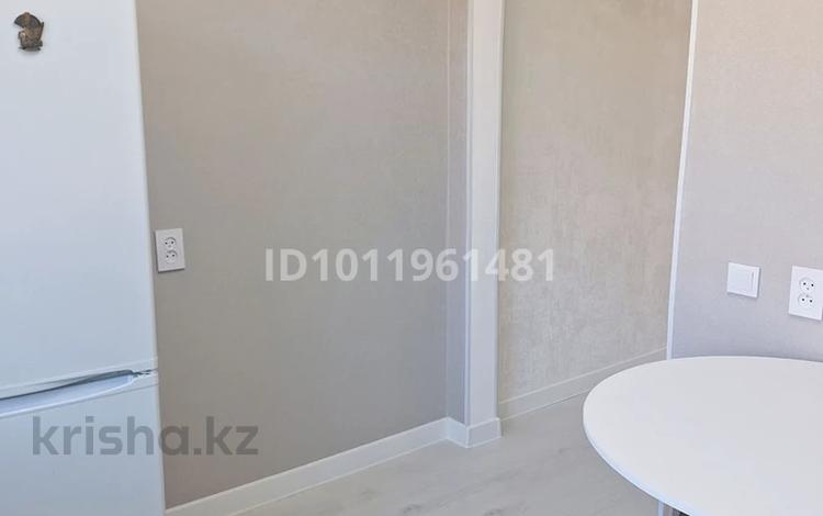 1-бөлмелі пәтер · 40 м² · 1/5 қабат, Мкр. Астана 3, бағасы: 16 млн ₸ в Уральске, мкр Школьник — фото 2
