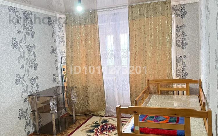 3-комнатная квартира · 70 м² · 5/5 этаж, мкр Каратау за 16 млн ₸ в Таразе — фото 2