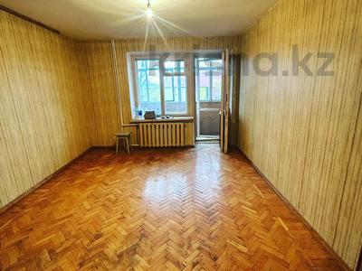 3-комнатная квартира, 60 м², 3/5 этаж, аманжолова 49/1 за 17.5 млн 〒 в Уральске