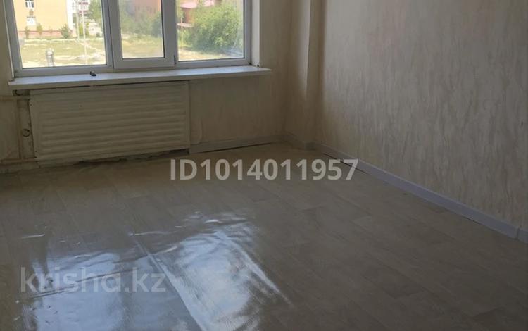 3-комнатная квартира · 60 м² · 4/5 этаж, Мик3 22 — 27 школа за 15 млн ₸ в Атырау, мкр Привокзальный-3 — фото 2