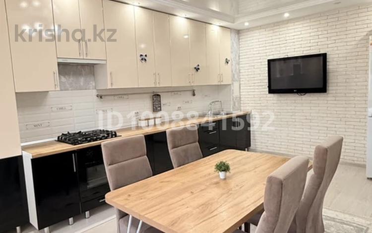 2-бөлмелі пәтер · 95 м² · 4/5 қабат, мкр. Алтын орда, Баешева 7, бағасы: 400 000 〒 в Актобе — фото 2