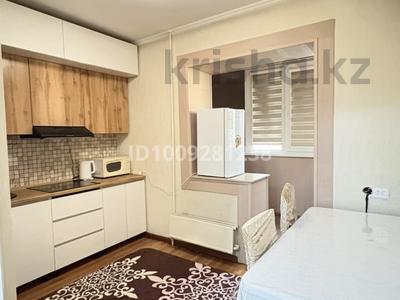 1-комнатная квартира · 40 м² · 4/12 этаж, мкр Аксай-1А 8 — Төле би / Момышұлы за 1 000 ₸ в Алматы, Ауэзовский р-н