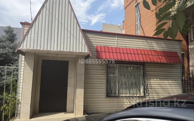 Магазины и бутики · 54 м² за 220 000 ₸ в Уральске — фото 3