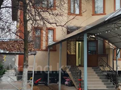 Продажа домов и дачи в Алматы: Отдельный дом · 5 комнат · 300 м² · 6 сот., Саина 53/11 — Торайгырова за 330 млн 〒 Отдельный дом · 5 комнат · 300 м² · 6 сот., Саина 53/11 — Торайгырова за 330 млн 〒 в Алматы, Ауэзовский р-н