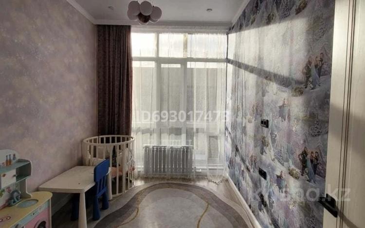3-комнатная квартира, 106 м², 2/3 этаж, Базарбая Жуманиязова за 63 млн 〒 в Уральске — фото 2