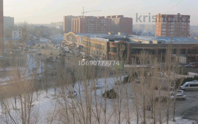4-комнатная квартира, 86.5 м², 7/10 этаж, Естая 134 за 32.5 млн 〒 в Павлодаре — фото 2