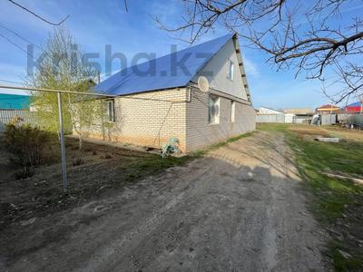 Отдельный дом · 4 комнаты · 120.5 м² · 10 сот., Яблоневая за 50 млн ₸ в Уральске