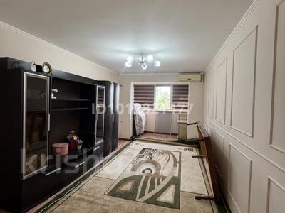 2-комнатная квартира · 56 м² · 4/5 этаж, Алдиярова 10а 93 — Акбар базар қасында, Қазынаның көшесінде за 22 млн ₸ в Шымкенте, Аль-Фарабийский р-н
