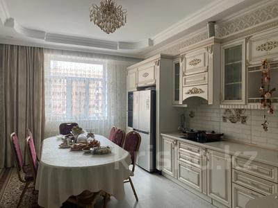 4-комнатная квартира · 181 м² · 13/14 этаж, 17-й мкр 6 за 82 млн 〒 в Актау