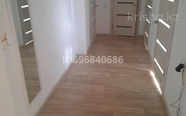 2-комнатная квартира, 60 м², 1/3 этаж, мкр Жеруйык, Қ.Наренбаева 17/1