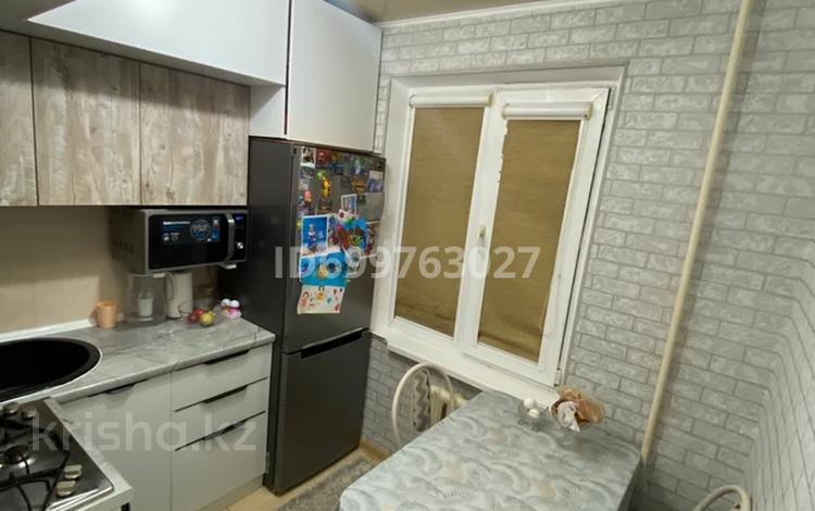 3-комнатная квартира · 60 м² · 1/5 этаж · помесячно, мкр Аксай-1