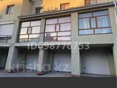 4-комнатная квартира · 232 м² · 2/4 этаж, Старый город 253/1 — Санкибай батыра за 75 млн 〒 в Актобе