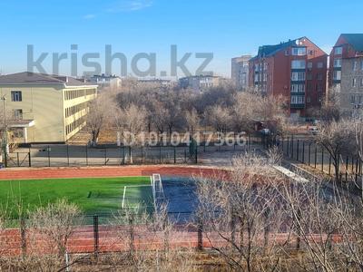 3-бөлмелі пәтер · 64 м² · 4/5 қабат, Пр. Абылхаир-хана 61/3 — Стадион, бағасы: 20 млн ₸ в Актобе