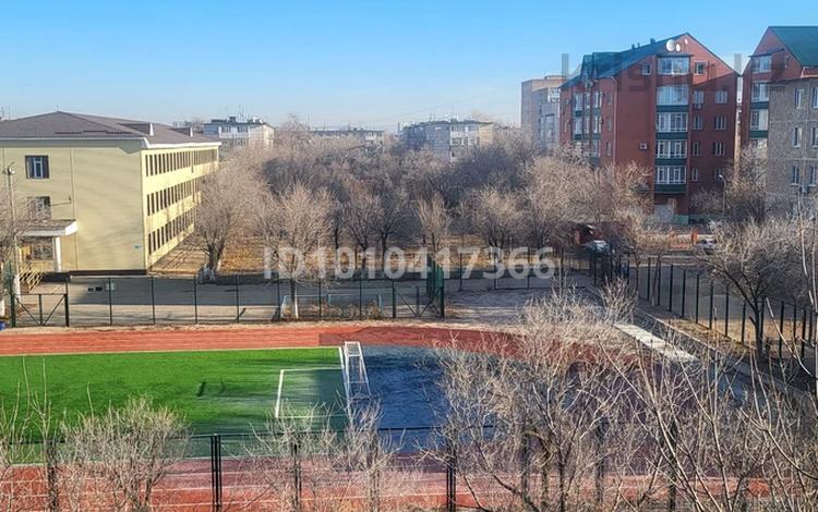 3-бөлмелі пәтер · 64 м² · 4/5 қабат, Пр. Абылхаир-хана 61/3 — Стадион, бағасы: 20 млн ₸ в Актобе — фото 2