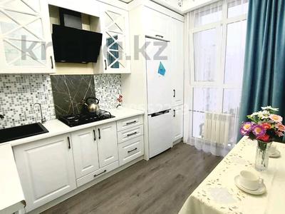 3-комнатная квартира, 90 м², 7/9 этаж посуточно, мкр. Алтын орда, Мангилик Ел 22 за 20 000 〒 в Актобе, мкр. Алтын орда