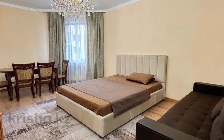3-комнатная квартира · 75 м² · 5/13 этаж, Кабанбай батыра 252 за 600 000 ₸ в Алматы, Алмалинский р-н — фото 2