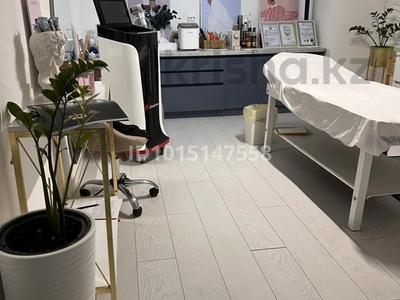 Салоны красоты, медцентры и аптеки, кабинеты и рабочие места · 14 м² за 220 000 ₸ в Астане, Есильский р-н