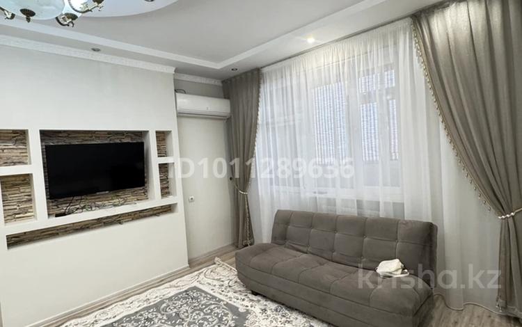 2-комнатная квартира · 76 м² · 11/16 этаж, 17-й мкр 4 за 280 000 ₸ в Актау — фото 19