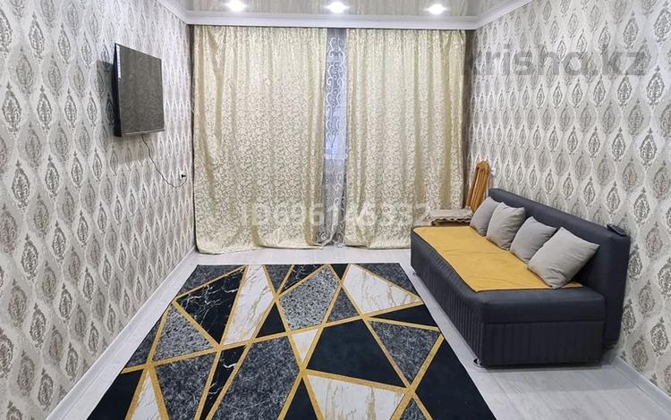 2-комнатная квартира · 44 м² · 1/5 этаж, Жунисова — Дом Быта за 15 000 ₸ в Уральске, мкр Школьник — фото 15