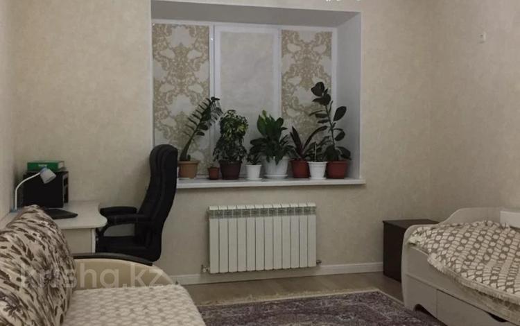 3-комнатная квартира · 104 м² · 4/5 этаж, мкр. Алтын орда, Тауелсиздик за 42.5 млн ₸ в Актобе — фото 2