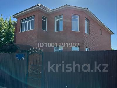 Отдельный дом · 7 комнат · 250 м² · 7 сот., Жуманиязова — Московская-Наурыз за 135 млн 〒 в Уральске