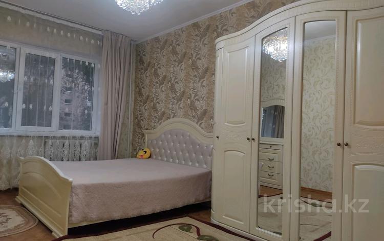 2-комнатная квартира · 60 м² · 3/5 этаж, мкр Айнабулак-4 за 250 000 ₸ в Алматы, Жетысуский р-н — фото 2