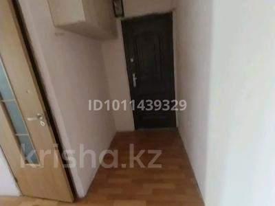 2-комнатная квартира · 45.7 м² · 4/5 этаж, Талас 12 — 6 мкр не угловая, тёплая, 4 этаж.Все рядом. за 12.2 млн ₸ в Таразе