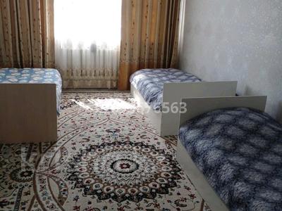 2-комнатная квартира, 54 м², 1/5 этаж, Кенесары 35 за 17 млн 〒 в Туркестане