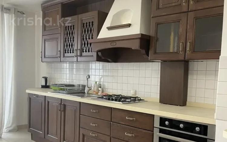 3-бөлмелі пәтер · 135 м² · 7/9 қабат, Кабанбай батыра 51, бағасы: 700 000 ₸ в Алматы, Медеуский р-н — фото 2