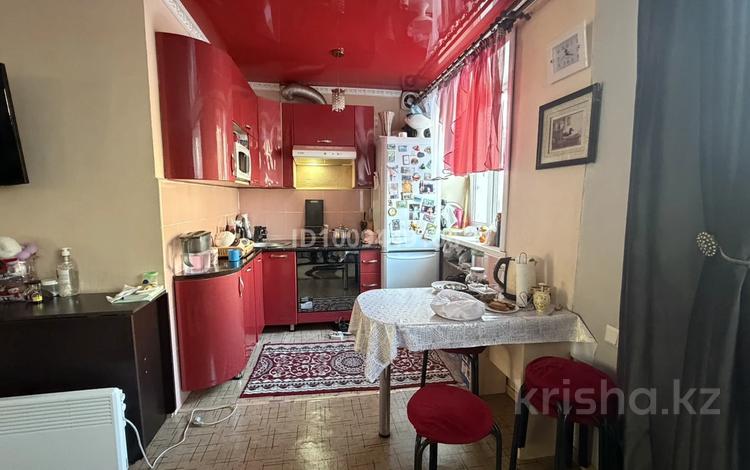 2-комнатная квартира · 47 м² · 1/5 этаж, Майкудук, 13й микрорайон за 10 млн ₸ в Караганде, Алихана Бокейханова р-н — фото 2