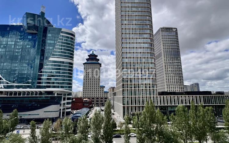 4-комнатная квартира · 135 м² · 5/8 этаж, Достык 13/1 за 500 000 ₸ в Астане, Есильский р-н — фото 2