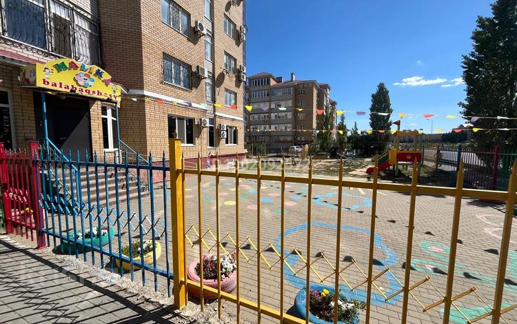 Свободное назначение, офисы, магазины и бутики, общепит, салоны красоты, бани, гостиницы и зоны отдыха, фитнес и спорт, медцентры и аптеки, образование, развлечения, конференц-залы, кабинеты и рабочие места, студии · 352 м² за 2.5 млн 〒 в Актобе, мкр. Алтын орда — фото 4