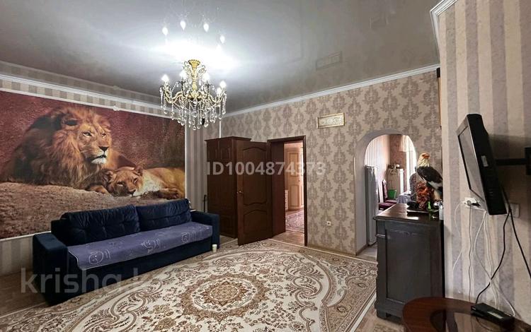 2-бөлмелі пәтер · 100 м² · 5/8 қабат, мкр. Алтын орда, Санкибай батыр — Гипермаркет Дина, Дару, Сулпак, бағасы: 44 млн ₸ в Актобе — фото 2