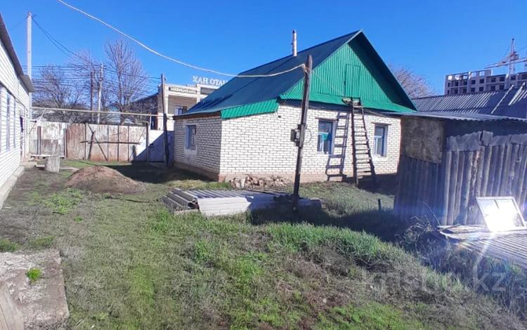 Отдельный дом · 1 комната · 49.9 м² · 10 сот., Кайрата Жумагалиева 60 за 65 млн ₸ в Уральске — фото 2