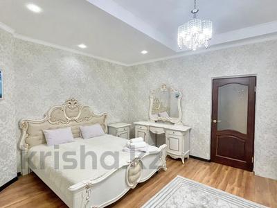 2-комнатная квартира, 78 м², 5/9 этаж посуточно, Валиханова 21 за 16 000 〒 в Атырау
