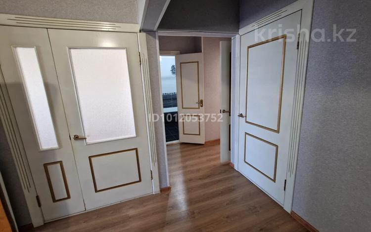 4-бөлмелі пәтер · 81 м² · 4/5 қабат, 18-й мкр. 76, бағасы: 33 млн ₸ в Шымкенте, Енбекшинский р-н — фото 2