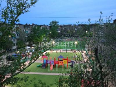 4-бөлмелі пәтер · 61 м² · 4/5 қабат, Майкудук, Майкудук, 16й микрорайон 26 — 76 школа, бағасы: 13.5 млн 〒 в Караганде, Алихана Бокейханова р-н