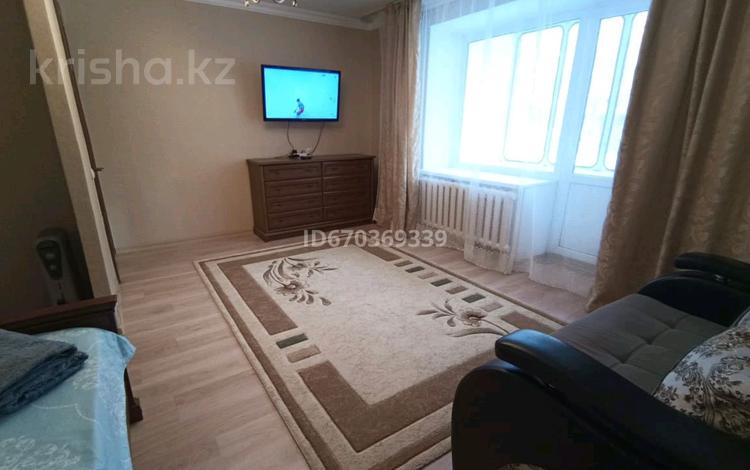 1-комнатная квартира, 37 м², 1 этаж посуточно, Славского 48 за 9 000 〒 в Усть-Каменогорске — фото 2