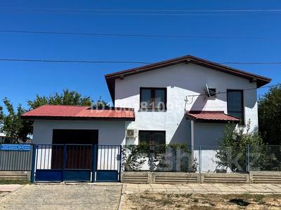 Продажа домов и дачи в Атырауской обл.: Отдельный дом · 6 комнат · 200 м² · 10 сот., Боран Ержанова 41 за 36 млн 〒 Отдельный дом · 6 комнат · 200 м² · 10 сот., Боран Ержанова 41 за 36 млн 〒 в