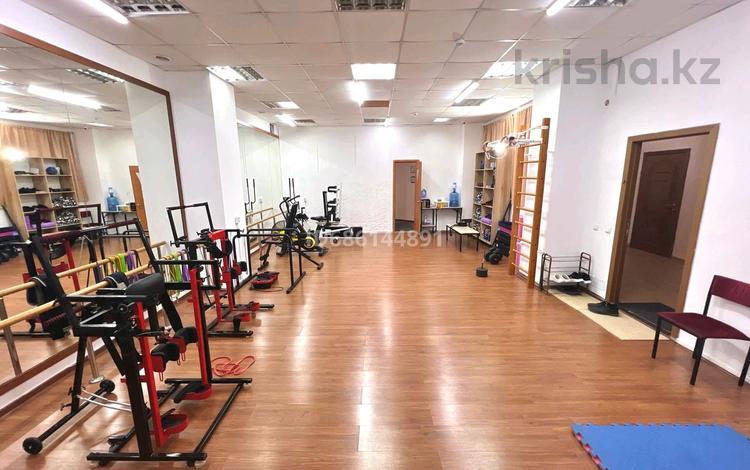 Свободное назначение, офисы, магазины и бутики, салоны красоты, фитнес и спорт, образование, развлечения, кабинеты и рабочие места, студии · 63.3 м² за 2 000 〒 в Астане, Сарыарка р-н — фото 32
