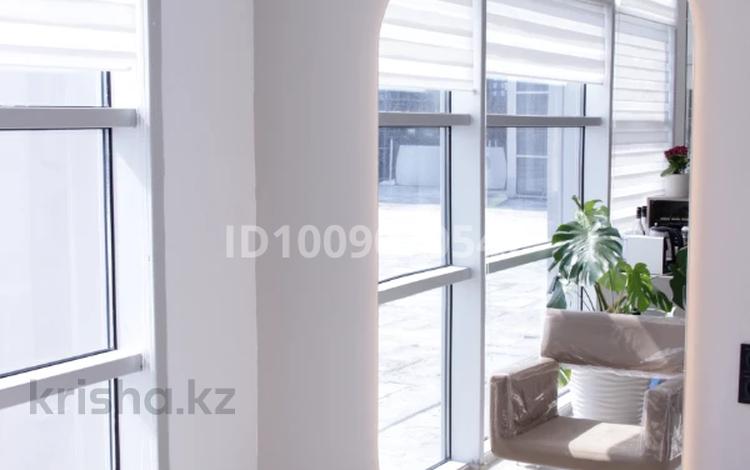 Действующий салон красоты в премиальной локации г. Актау · 45 м², бағасы: 13 млн 〒 в 9-й мкр — фото 2